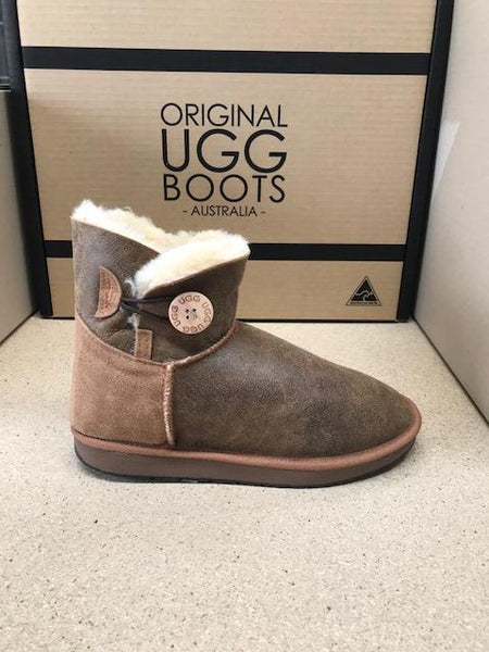 CHEST NAPA MINI BUTTON UGG BOOTS